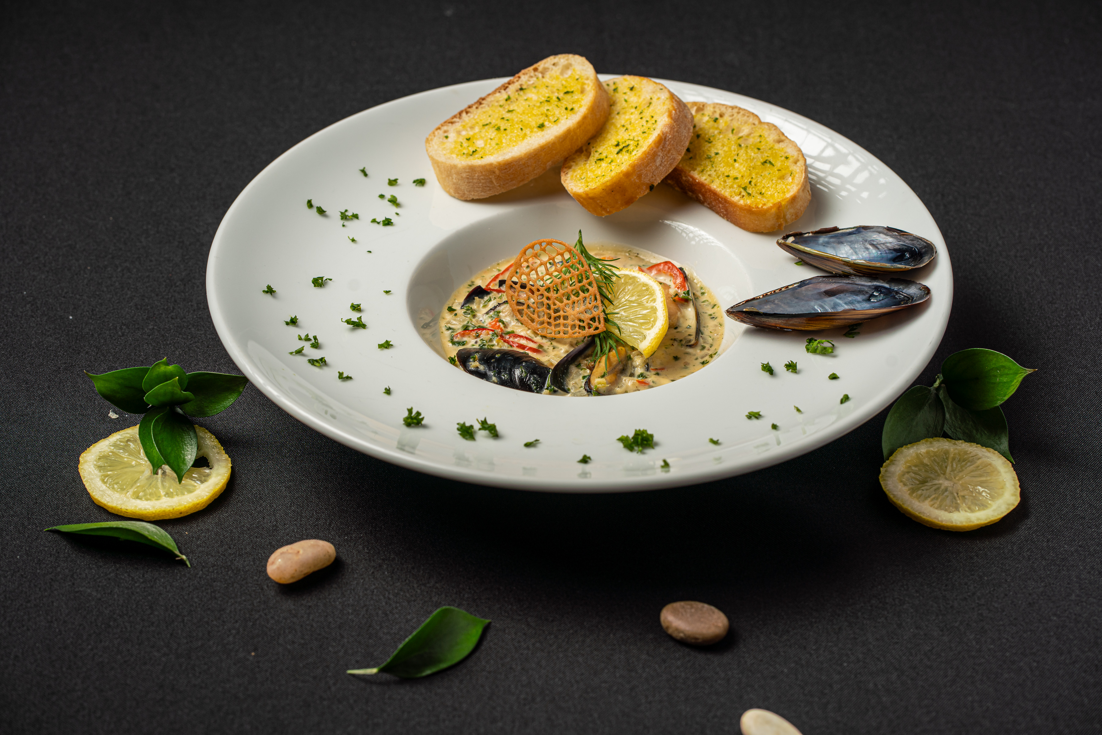 MUSSLES IN CREAMY GARLIC SAUCE